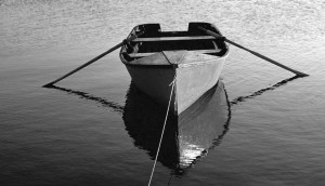 Photo of empty rowboat with oars