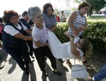 Ladies in White dragged from protest, Havana, 2009