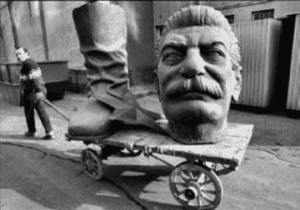 Stalin statue dismantled