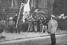 war anarchist anti boulevard gogol boris effigy federation yeltsin burning gdansk chechnya demonstration sponsored east west