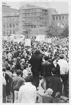 photo of protest at Wayne State University, Detroit, May, 1968, showing large crowd with many signs and banners